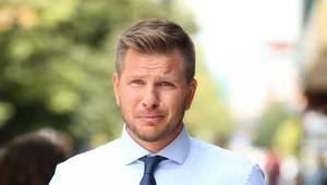 Filip Chajzer przed studiem "Dzień Dobry TVN"