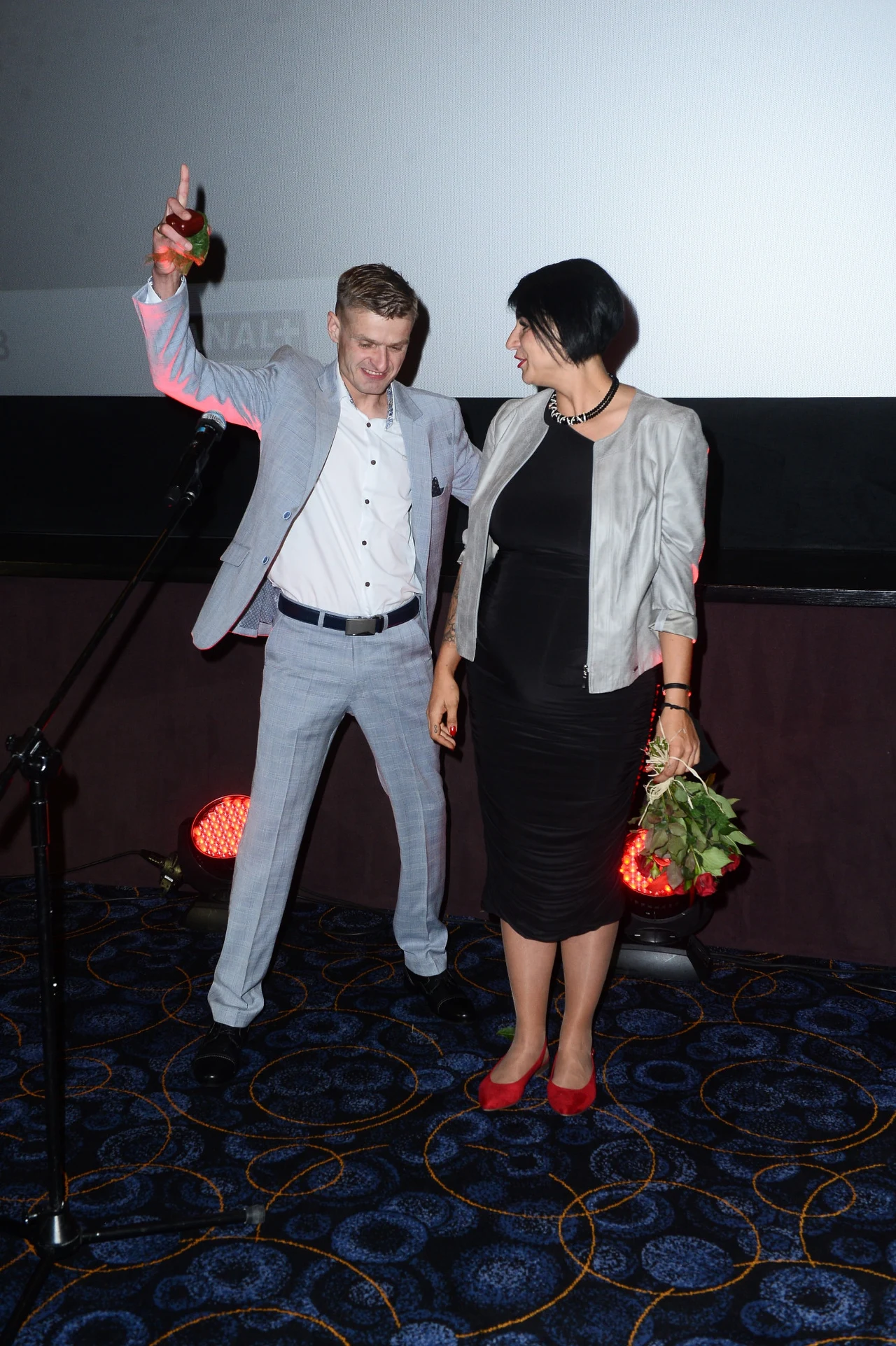 "Chciałbym mieć ślub kościelny, marzę żeby Ania w białej sukni stanęła ze mną na ślubnym kobiercu. To będzie nasze święto. Marzę, żeby Ania urodziła mi syna lub córkę. Imiona już są wybrane. Rodzina zwiążę nas jeszcze mocniej" - powiedział Komenda w programie "Uwaga" TVN. "Chciałbym mieć ślub kościelny, marzę żeby Ania w białej sukni stanęła ze mną na ślubnym kobiercu. To będzie nasze święto. Marzę, żeby Ania urodziła mi syna lub córkę. Imiona już są wybrane. Rodzina zwiążę nas jeszcze mocniej" - powiedział Komenda w programie "Uwaga" TVN.