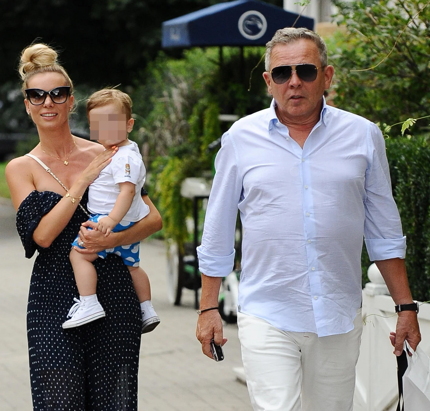 Iza Janachowska z mężem Krzysztofem Jabłońskim i synem Iza Janachowska z mężem Krzysztofem Jabłońskim i synem