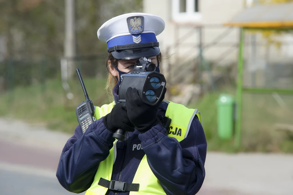 Policjanci mogą sprawdzać również maski