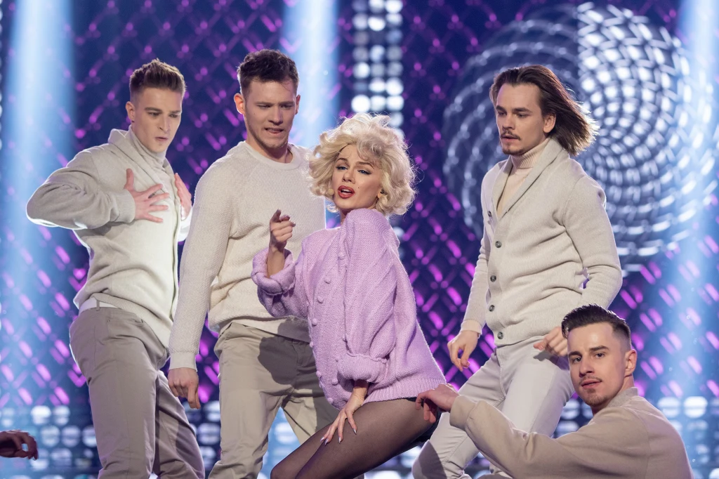 Natalia Avelon Natalia Avelon