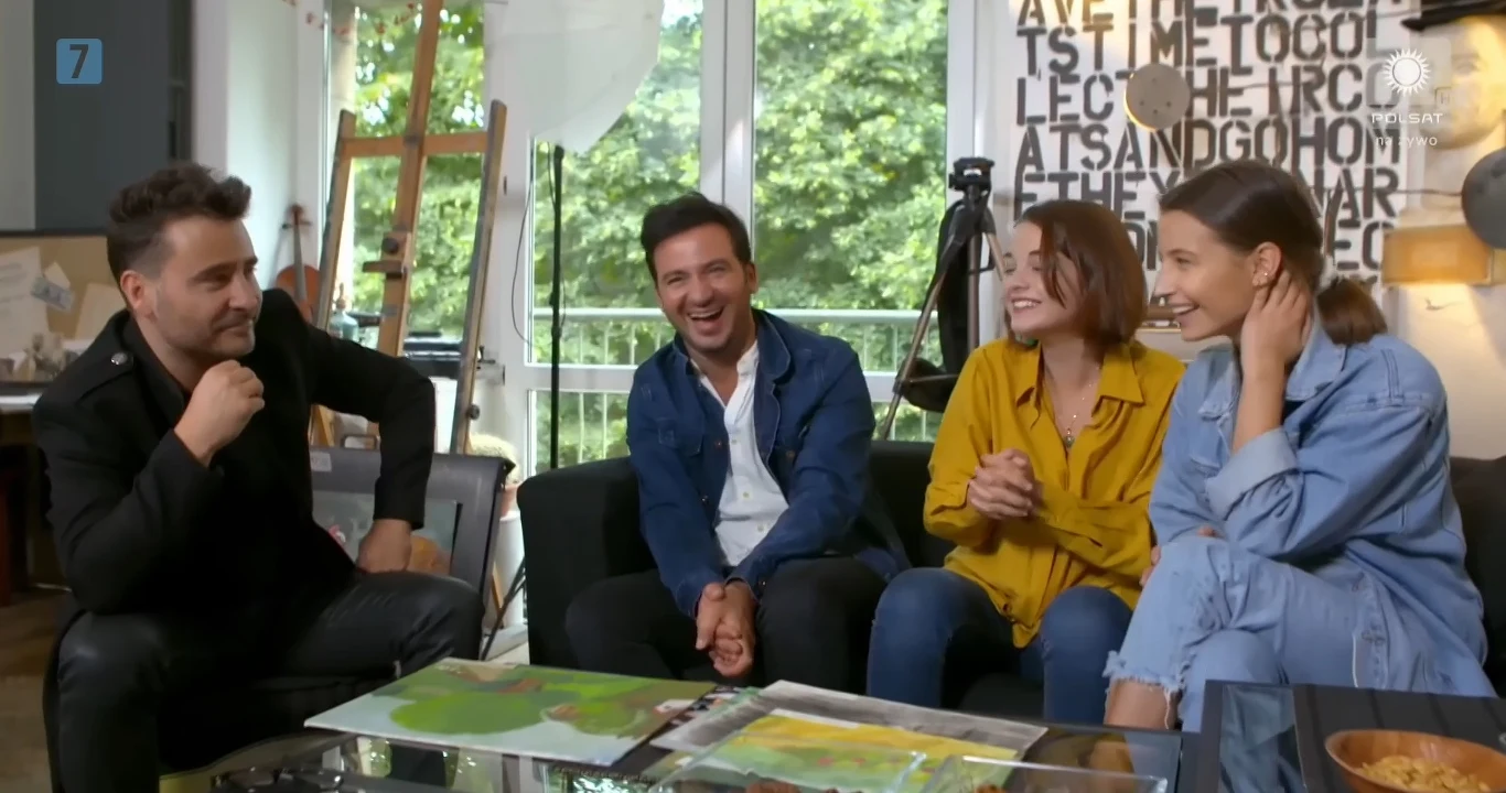 Julia Wieniawa ze swoją siostrą, która gra w serialu "Przyjaciółki" Julia Wieniawa ze swoją siostrą, która gra w serialu "Przyjaciółki"