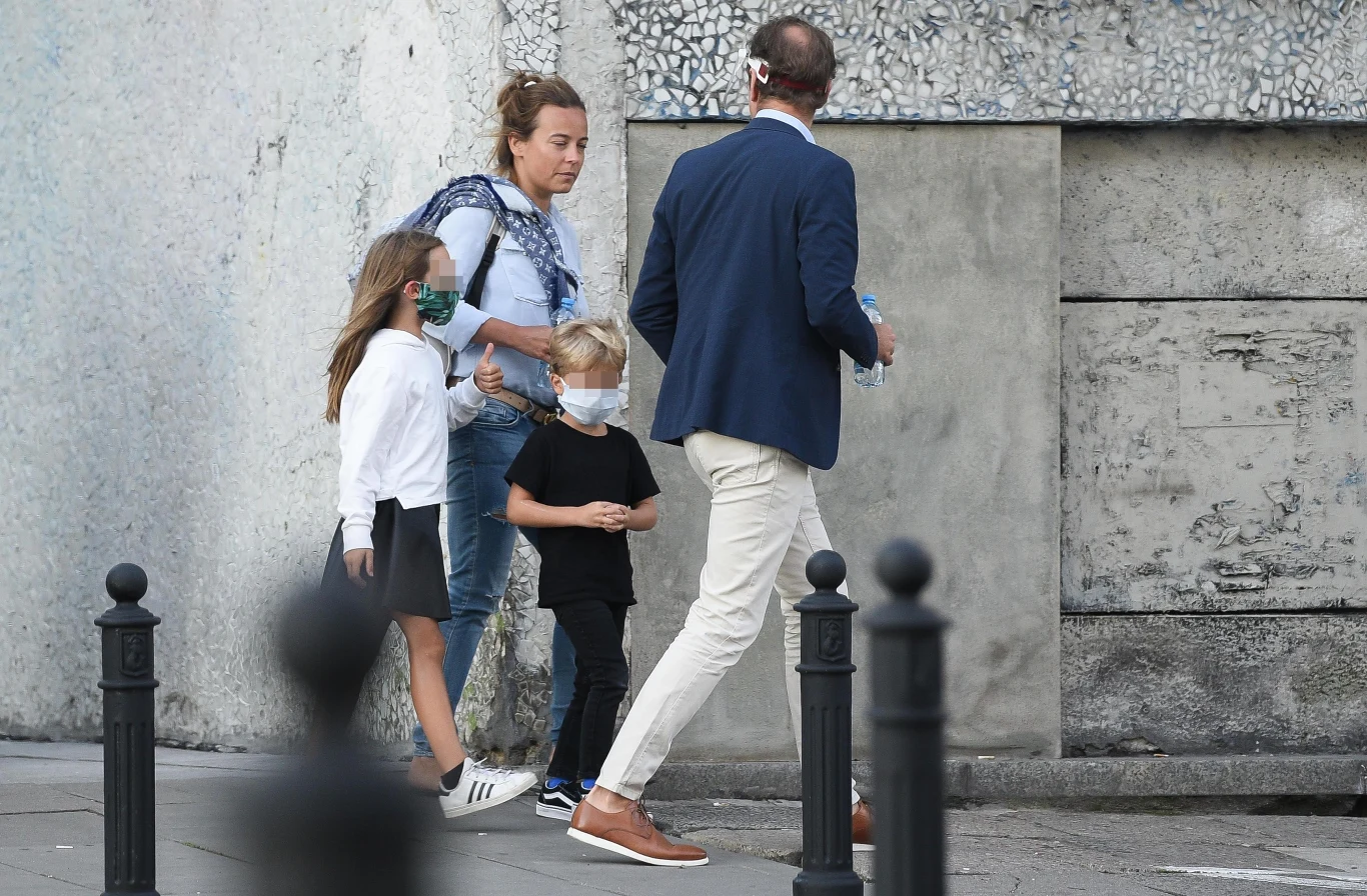 Anna Mucha z dziećmi i jej partner Jakub Wons Anna Mucha z dziećmi i jej partner Jakub Wons