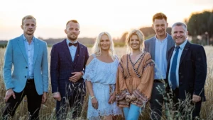 Marta Manowska i bohaterowie programu TVP "Rolnik szuka żony 7"