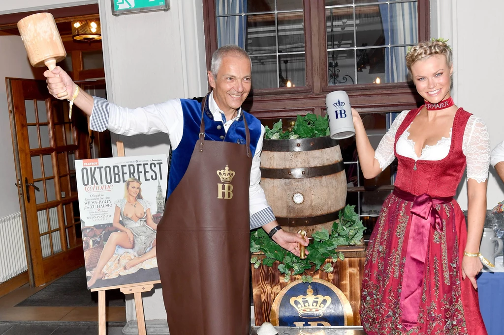 Miss Wiesn-Playmate, czyli królowa imprezy wybierana jest przez magazyn „Playboy”. Przypomnijmy, że w 2013 roku tytuł ten zdobyła Polka, Karolina Witkowska. Tegoroczna miss mimo odwołanego wcześniej wydarzenia miała okazję rozpocząć świętowanie, nalewając z beczki pierwszy kufel piwa. Natascha podkreślała w wywiadzie dla magazynu, że czuje się zaszczycona tytułem miss. Jej pasją jest gotowanie i serwowanie upichconego z miłością jedzenia całej rodzinie. Hofman uwielbia także szybkie samochody. Już od dzieciństwa marzy o własnym porsche. Poza modelingiem zajmuje się tłumaczeniem z języka angielskiego i hiszpańskiego. Czy uważacie, że Natascha Hofman zasługuje na tytuł Miss Wiesn-Playmate? Miss Wiesn-Playmate, czyli królowa imprezy wybierana jest przez magazyn „Playboy”. Przypomnijmy, że w 2013 roku tytuł ten zdobyła Polka, Karolina Witkowska. Tegoroczna miss mimo odwołanego wcześniej wydarzenia miała okazję rozpocząć świętowanie, nalewając z beczki pierwszy kufel piwa. Natascha podkreślała w wywiadzie dla magazynu, że czuje się zaszczycona tytułem miss. Jej pasją jest gotowanie i serwowanie upichconego z miłością jedzenia całej rodzinie. Hofman uwielbia także szybkie samochody. Już od dzieciństwa marzy o własnym porsche. Poza modelingiem zajmuje się tłumaczeniem z języka angielskiego i hiszpańskiego. Czy uważacie, że Natascha Hofman zasługuje na tytuł Miss Wiesn-Playmate?