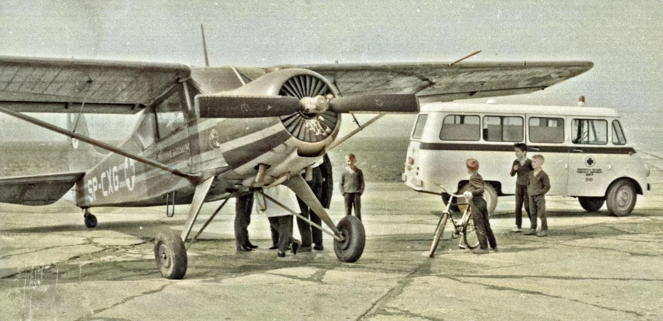 PZL-101 "Gawron" z ZLS Kraków na lotnisku Czyżyny, lata 60. PZL-101 "Gawron" z ZLS Kraków na lotnisku Czyżyny, lata 60.