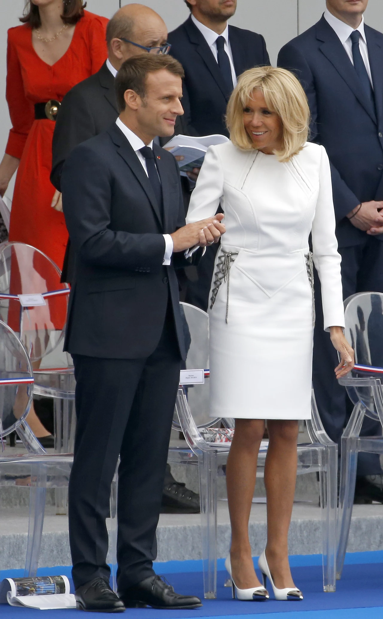 Czarne, transparentne lub białe. Trudno się dziwić, kiedy podeszwa buta pasuje jak ulał, wartko zakupić kilka egzemplarzy w różnych kolorach. Szczególnie jeżeli większość dnia spędzamy na obcasie. Też tak macie? Czarne, transparentne lub białe. Trudno się dziwić, kiedy podeszwa buta pasuje jak ulał, wartko zakupić kilka egzemplarzy w różnych kolorach. Szczególnie jeżeli większość dnia spędzamy na obcasie. Też tak macie?