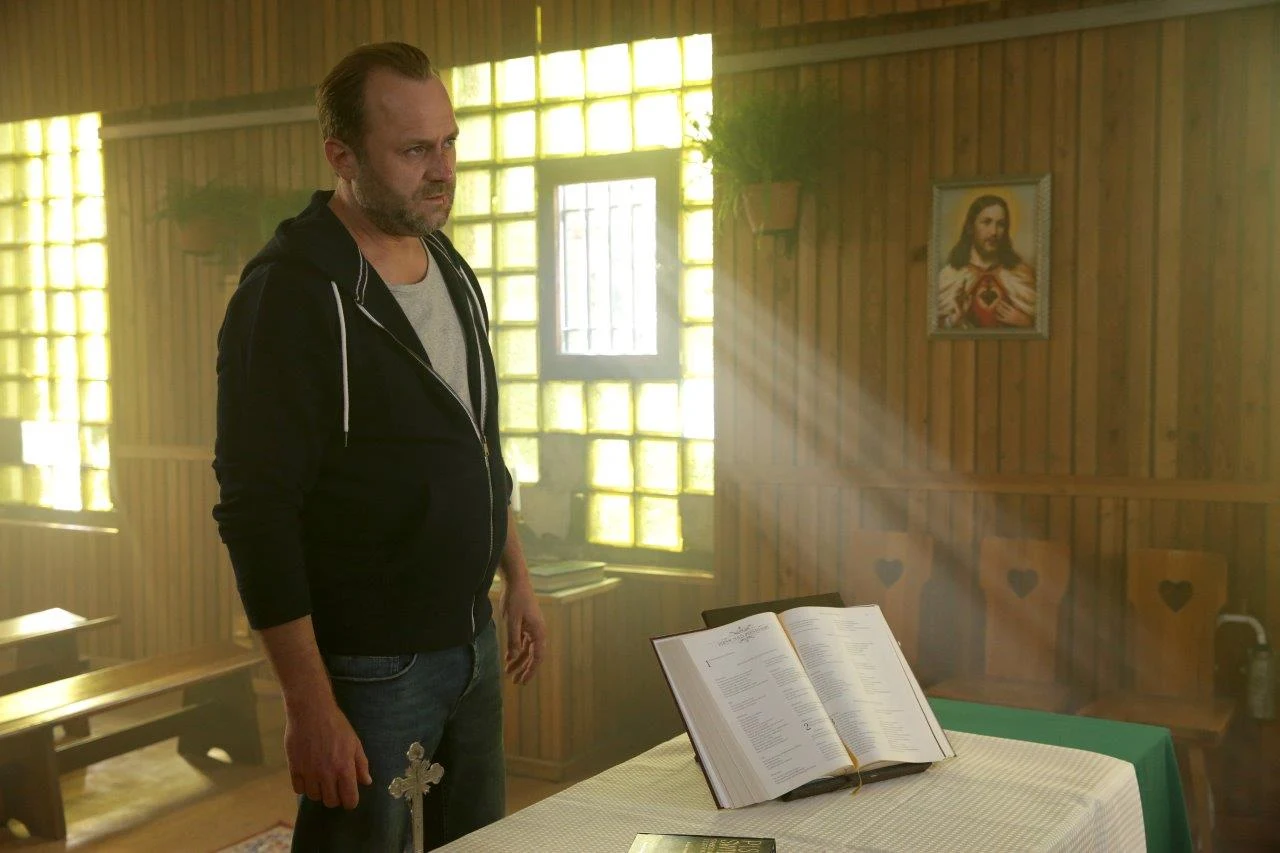 Producentem filmu "8 rzeczy, których nie wiecie o facetach" jest firma MTL Maxfilm na czele z Tadeuszem Lampką, który ma na swoim koncie największe sukcesy kinowe ostatnich lat, takie jak "Nigdy z życiu", "Tylko mnie kochaj", "Nie kłam, kochanie", "Och Karol 2", "Miszmasz, czyli Kogel Mogel 3" czy dwie części komedii "Wkręceni". Za kamerą nowej produkcji stanęli reżyser Sylwester Jakimow i operator Tomasz Dobrowolski. Premiera filmu przewidziana jest na styczeń 2021 roku.