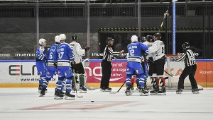 Hokeiści Re-Plast Unii Oświęcim w meczu z GKS-em Tychy