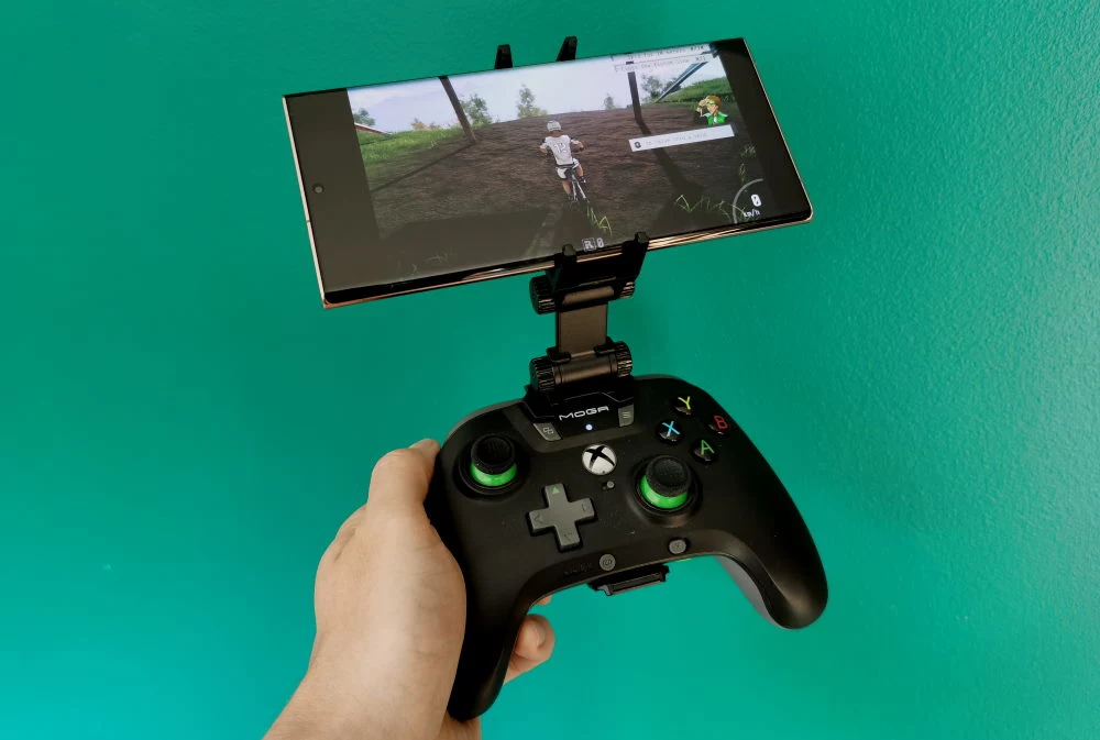 Samsung Galaxy Note20 Ultra i gamepad PowerA MogaXP5-X Plus - zestaw oficjalnie promowany jako najlepszy sposób na doświadczenie xClouda