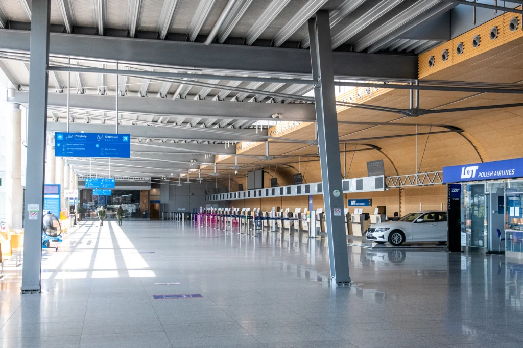 Zarząd Portu Lotniczego Poznań-Ławica nie wykluczył zredukowania zatrudnienia o 40 proc. Zarząd Portu Lotniczego Poznań-Ławica nie wykluczył zredukowania zatrudnienia o 40 proc.