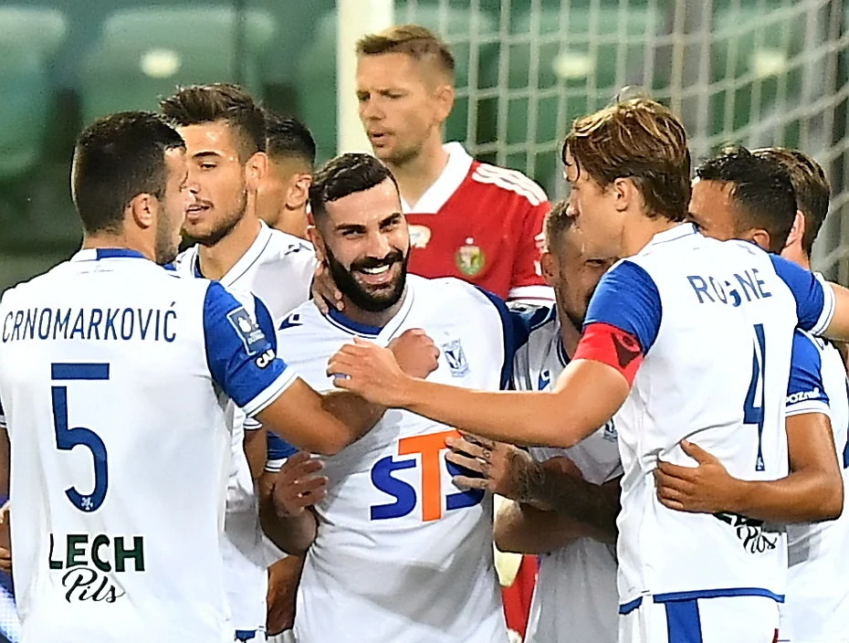 Szwed Mikael Ishak (w środku) od razu został najlepszym snajperem i gwiazdą Lecha. Z lewej Dżordże Crnomarković, z prawej Thomas Rogne. Szwed Mikael Ishak (w środku) od razu został najlepszym snajperem i gwiazdą Lecha. Z lewej Dżordże Crnomarković, z prawej Thomas Rogne.