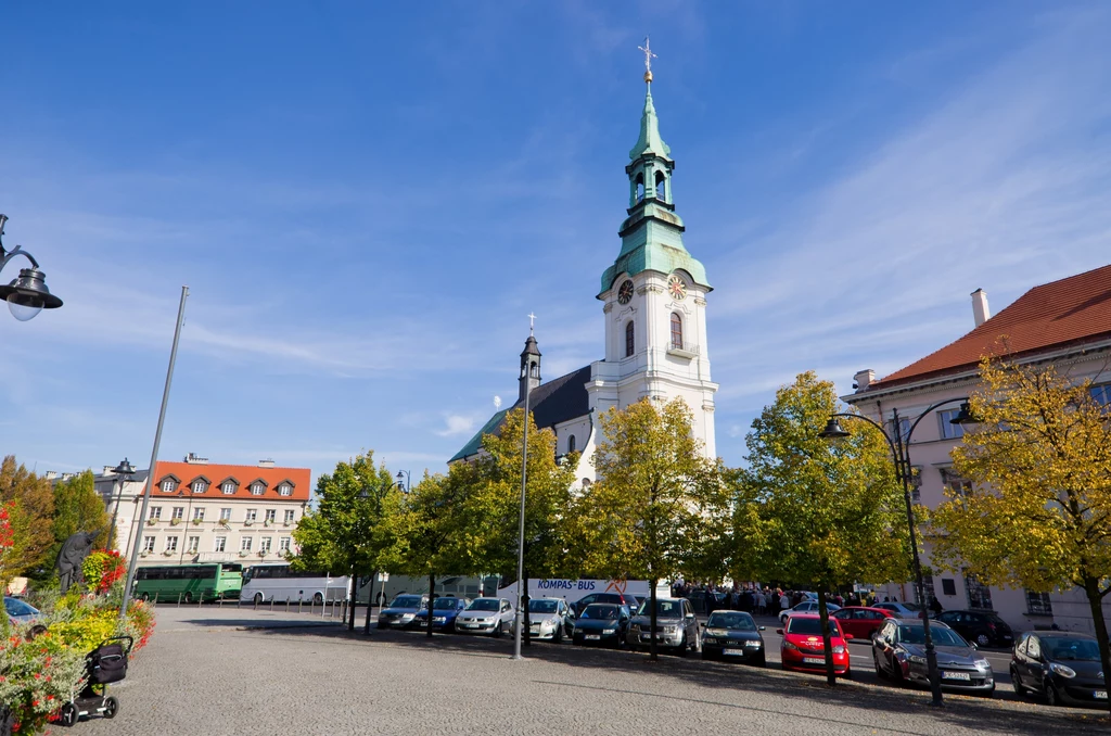 Spośród - wielu w Kaliszu - zabytków o znaczeniu sakralnym na szczególną uwagę zasługuje Kolegiata Wniebowzięcia NMP, narodowe sanktuarium św. Józefa, patrona rodziny. Godność tę zawdzięcza papieżowi Janowi Pawłowi II Spośród - wielu w Kaliszu - zabytków o znaczeniu sakralnym na szczególną uwagę zasługuje Kolegiata Wniebowzięcia NMP, narodowe sanktuarium św. Józefa, patrona rodziny. Godność tę zawdzięcza papieżowi Janowi Pawłowi II