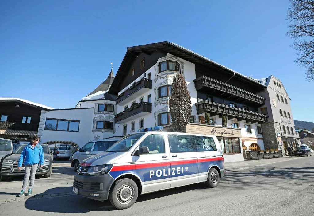 Policja przed hotelem w Seefeld w trakcie MŚ 2019