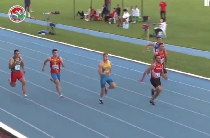 Bieg na stadionie w Stambule, podczas którego kot wtargnął na bieżnię. Bieg na stadionie w Stambule, podczas którego kot wtargnął na bieżnię.