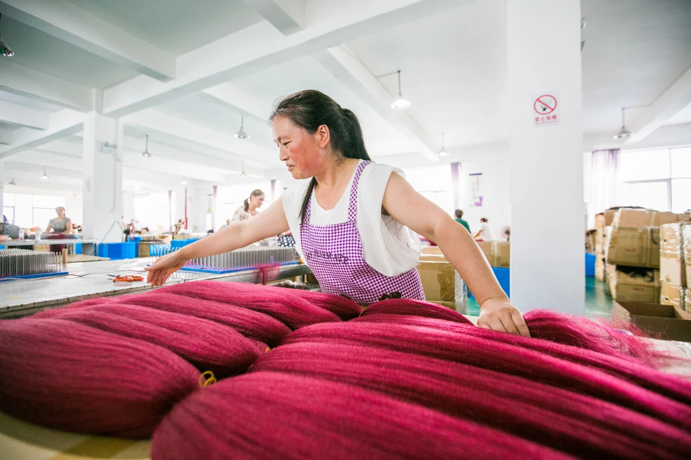 Chińska fabryka włosów w Bijie.