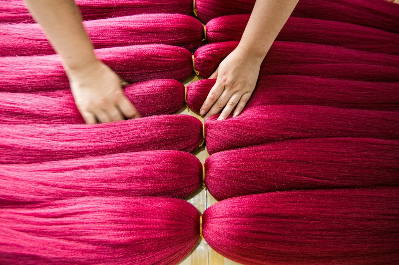 Chińska fabryka włosów w Bijie.