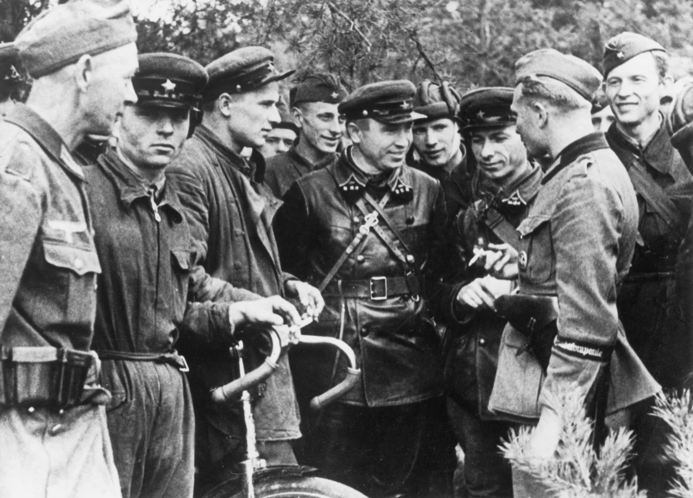 Zgodnie z propozycją Stalina przeprowadzona została korekta podziału terytorialnego ziem polskich. Granica pomiędzy ZSRS a III Rzeszą przebiegać miała odtąd wzdłuż linii rzek San-Bug-Narew-Pisa.