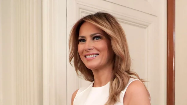 Melania Trump dla wielu ludzi jest inspiracją. To zaradna, ambitna i piękna kobieta, więc nic dziwnego, że ma tylu fanów. Żona prezydenta Donalda Trumpa wie, jak zrobić wrażenie. 

Aktywnie działa, angażując się w różne projekty, więc nieustannie znajduje się w centrum zainteresowania mediów, które rozpisują się na jej temat. 