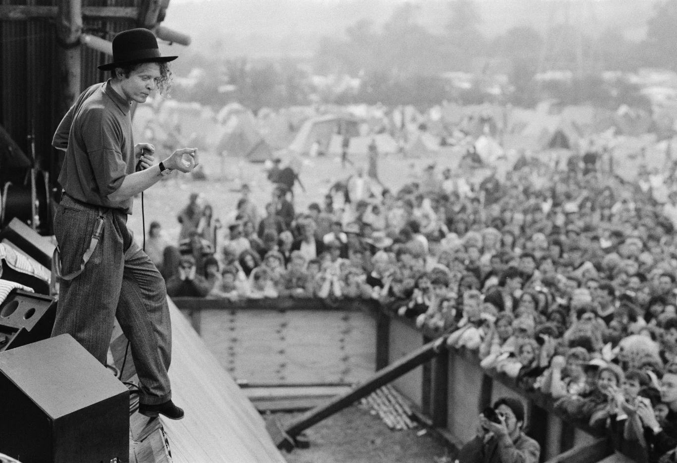 Mick Hucknall (Simply Red) na festiwalowej scenie w 1986 r.