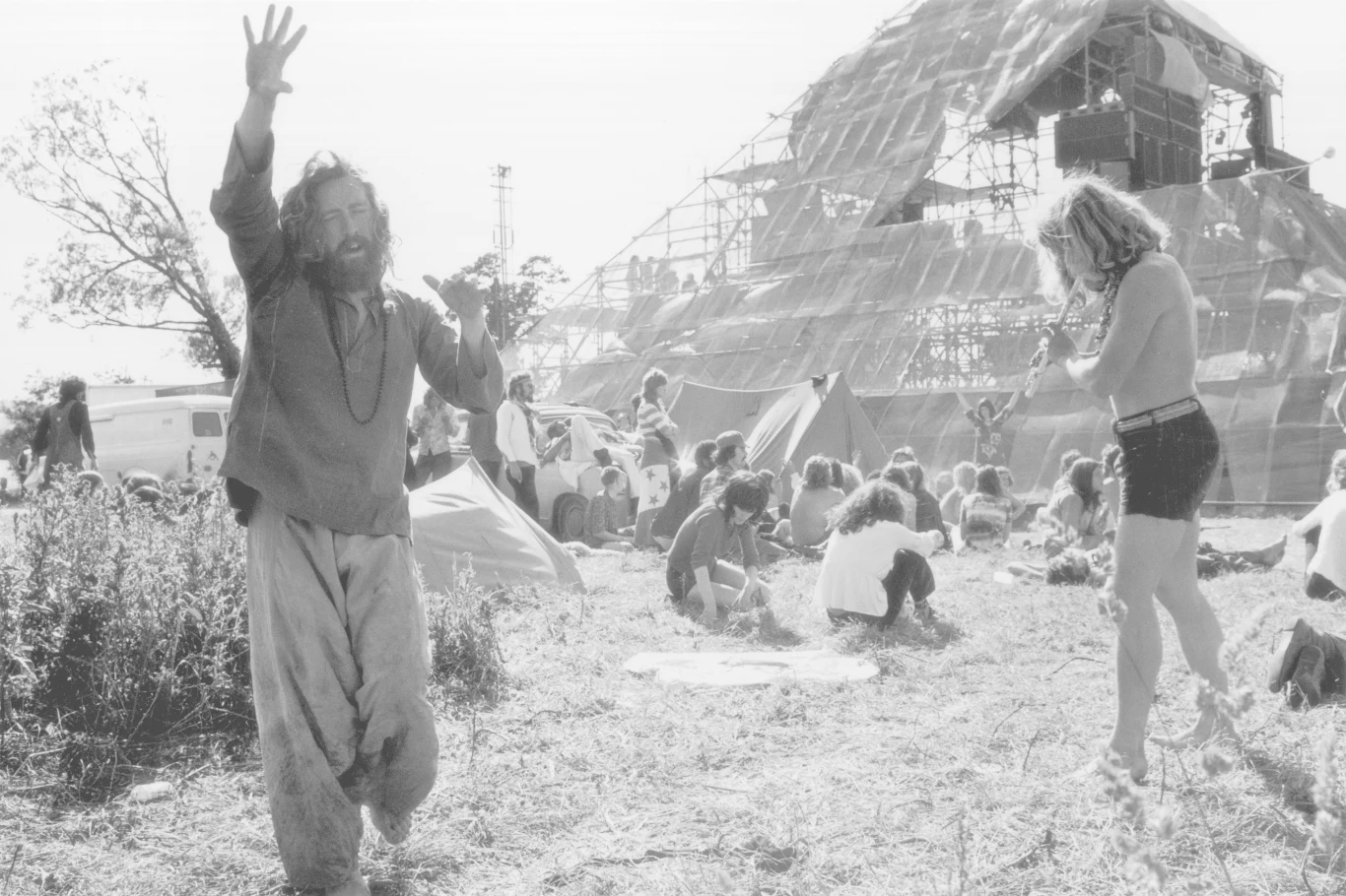 Pomysłodawcą Glastonbury był angielski mleczarz Michael Eavis, który w 1969 wraz z drugą żoną Jean gościł na festiwalu Bath Blues. Koncert Led Zeppelin na otwartej przestrzeni zainspirował go do zorganizowania własnego niekomercyjnego festiwalu na farmie w Pilton w Somerset (mała wioska położona ok. 10 km od Glastonbury w południowo-zachodniej Anglii). Pierwsza edycja (19 lipca 1970 r.) odbyła się pod szyldem Pilton Pop, Blues & Folk Festival. Na imprezie pojawiło się ok. 1500 osób, a bilety kosztowały jednego funta. Głównymi gwiazdami mieli być The Kinks i Wayne Fontana, których jednak w składzie zastąpił zespół T.Rex dowodzony przez Marca Bolana. Rok później festiwal przyjął już nazwę Glastonbury. Od początku duży wpływ na imprezę miały ideały hipisowskie.