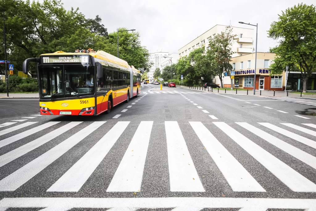 Przejście przez drogi wielopasmowe bez sygnalizacji w Europie nie mają racji bytu