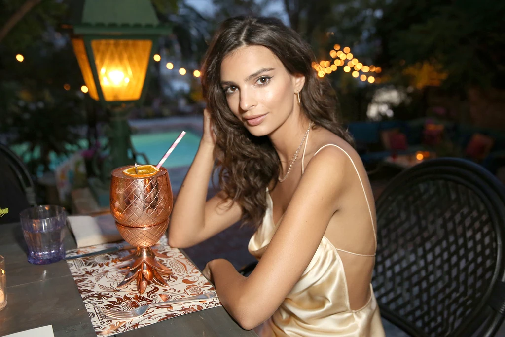 Emily Ratajkowski urodziła się Londynie.  Ojciec gwiazdy modelingu ma polskie korzenie