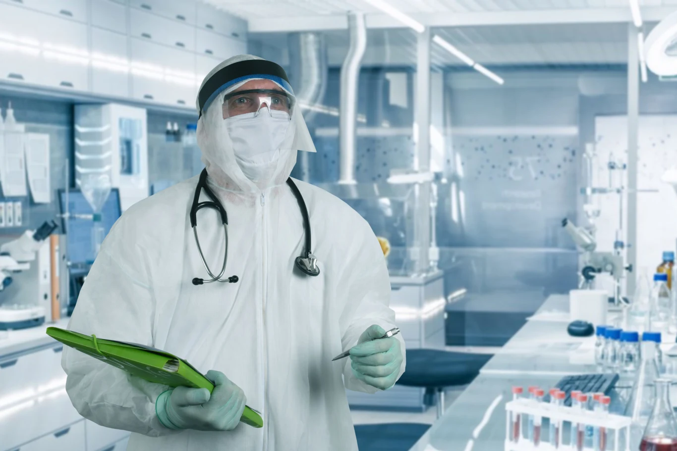 Lekarze mający kontakt z chorymi na COVID-19 muszą stosować wszelkie środki ostrożności