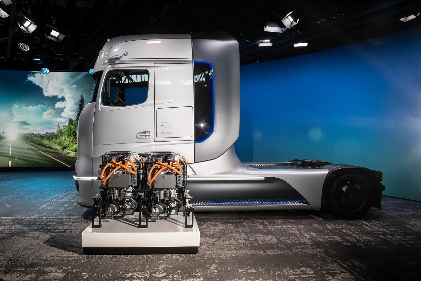 Mercedes-Benz GenH2 Truck