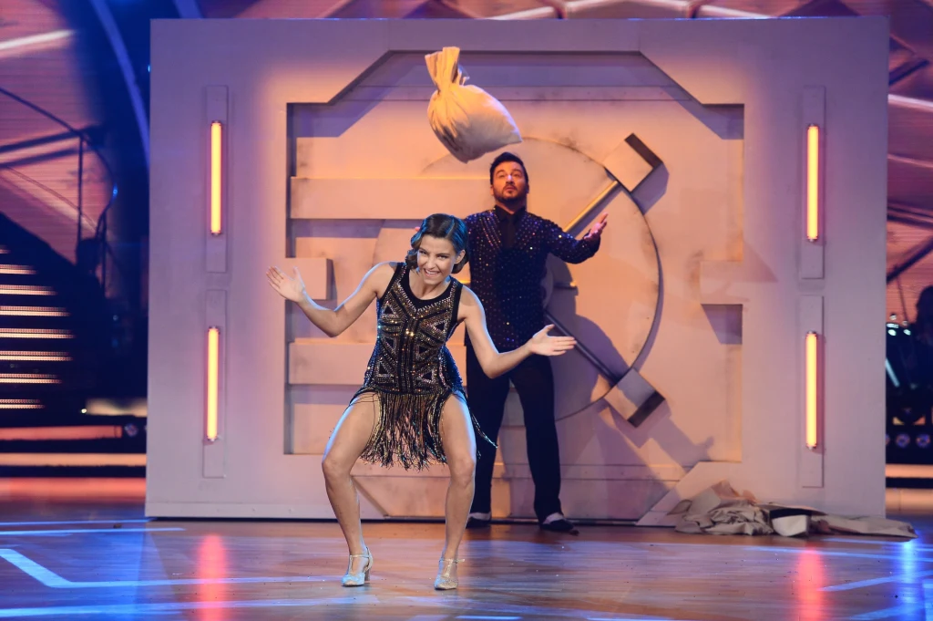 Julia Wieniawa i Stefano Terrazzino podczas 5. odcinku "Tańca z Gwiazdami"