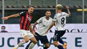 Zlatan Ibrahimović (z lewej) udanie zainaugurował sezon