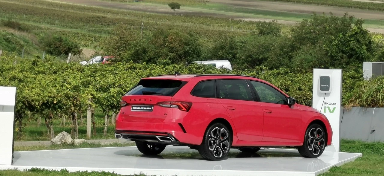 Hybrydowa skoda octavia