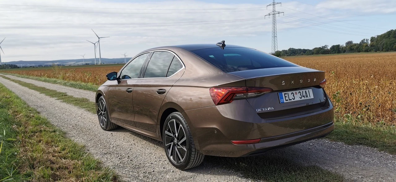 Hybrydowa skoda octavia