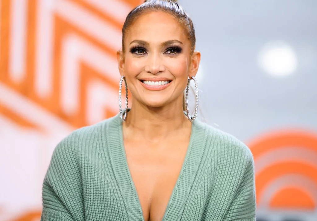 Posiada własną linię odzieżową J.Lo by Jennifer Lopez, która jest w sprzedaży od 2003 roku