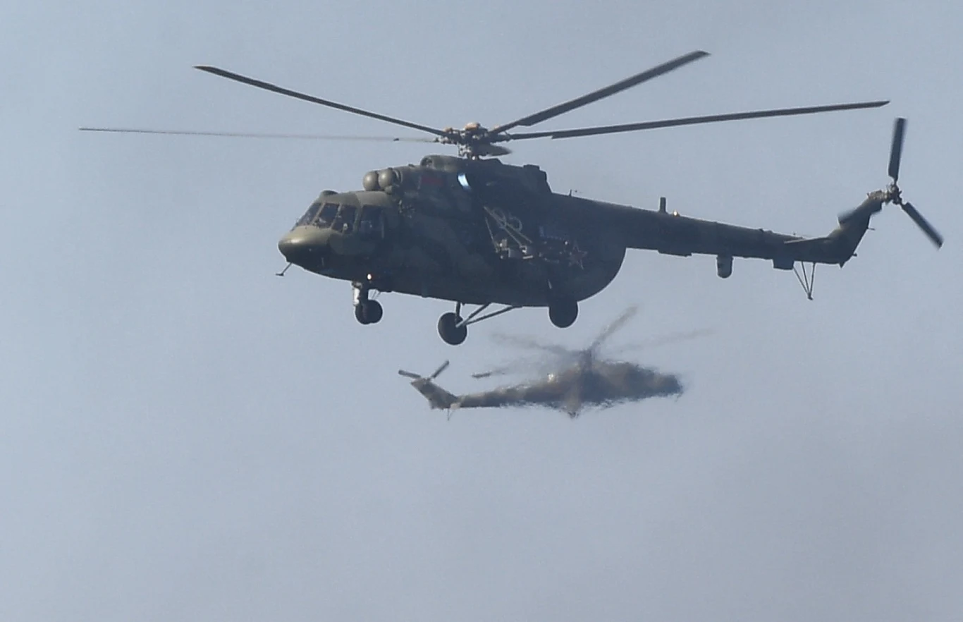 Ćwiczenia wojskowe odbywają się w tle największych w czasie 26-letnich rządów Aleksandra Łukaszenki protestów społecznych po przeprowadzonych 9 sierpnia wyborach prezydenckich, które miały zostać sfałszowane na niekorzyść najpopularniejszej opozycjonistki Swiatłany Cichanouskiej.