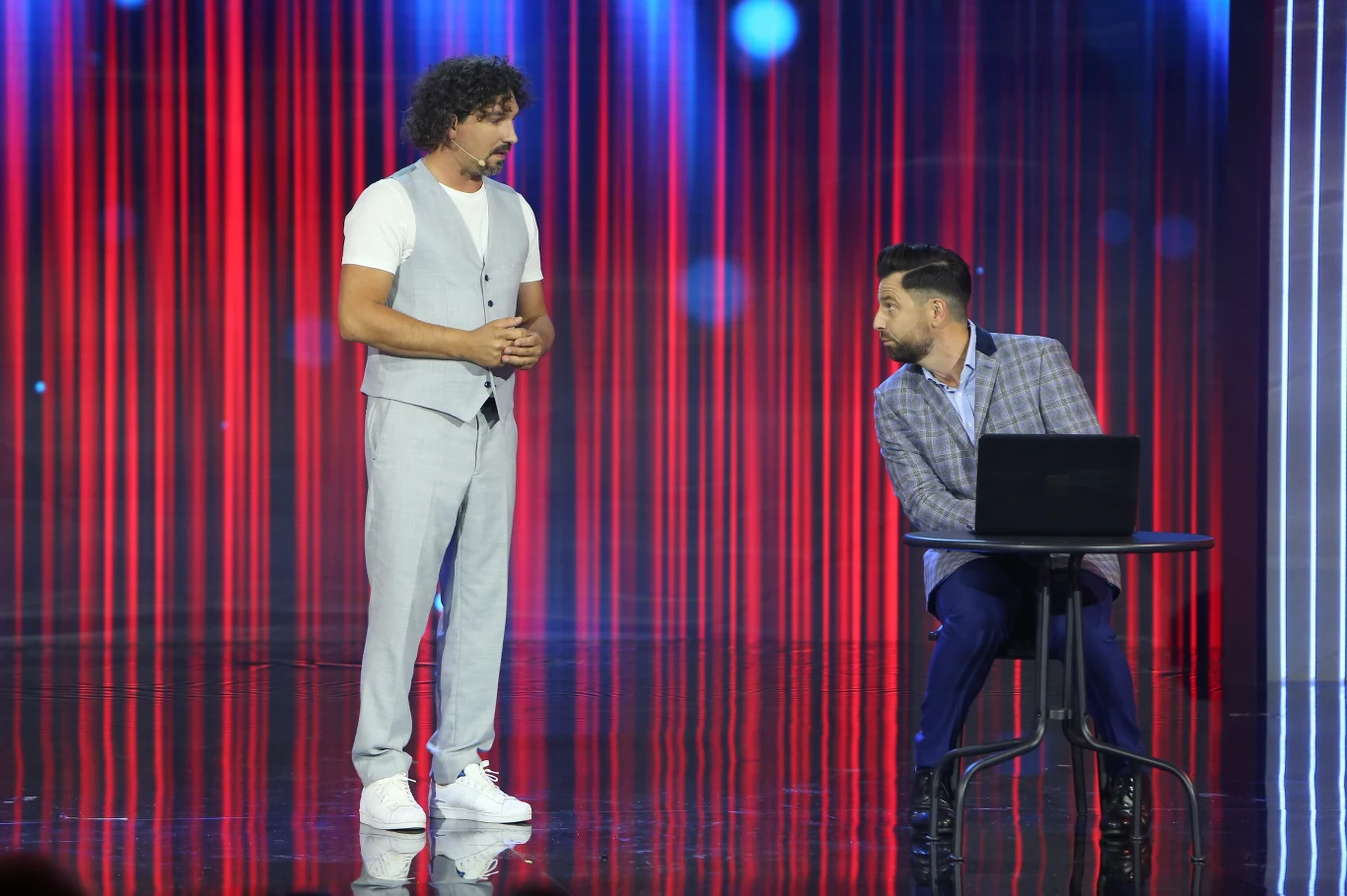 Mariusz Kałamaga w skeczu z programu „Kabaret na Dobry Wieczór. Paranienormalni Show”