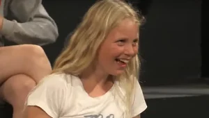 Dzieci na widowni "Ultra Strips Down"