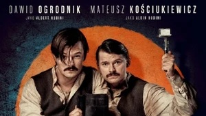 Dawid Ogrodnik i Mateusz Kościukiewicz na plakacie "Magnezji"