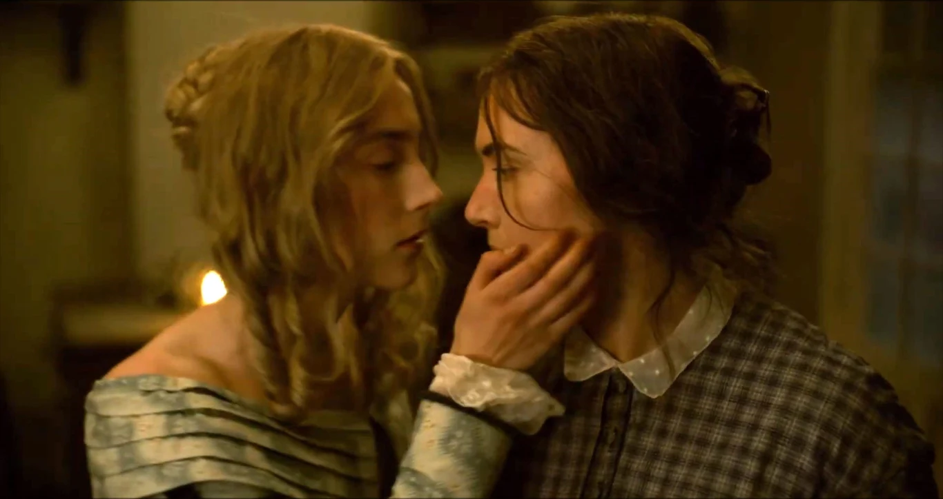 Saoirse Ronan i Kate Winslet w scenie w filmie "Ammonite" Saoirse Ronan i Kate Winslet w scenie w filmie "Ammonite"