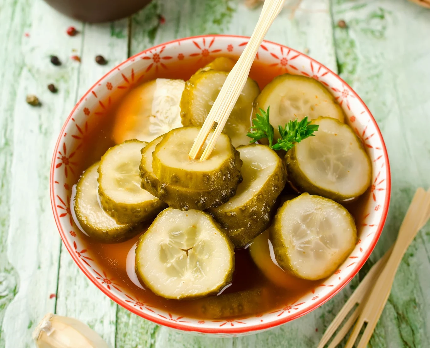 Pikle z ogórków mają charakterystyczny, ostro-słodki smak Pikle z ogórków mają charakterystyczny, ostro-słodki smak