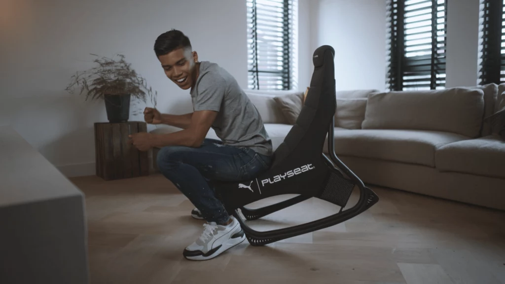 PLAYSEAT | PUMA Active Gaming Seat zostało po raz pierwszy zaprezentowane na targach Gamescom 2019 w Kolonii, a teraz trafia na rynek w wielkim stylu. PLAYSEAT | PUMA Active Gaming Seat zostało po raz pierwszy zaprezentowane na targach Gamescom 2019 w Kolonii, a teraz trafia na rynek w wielkim stylu.