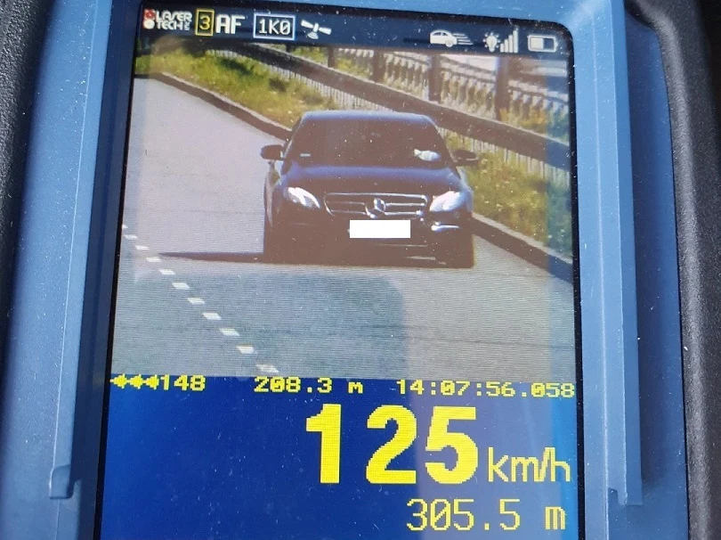 Kierowca tego mercedesa trzeci raz pożegnał się z prawem jazdy Kierowca tego mercedesa trzeci raz pożegnał się z prawem jazdy