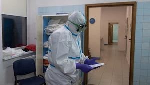 Praca w szpitalu w czasie epidemii koronawirusa. 