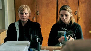 Kinga Preis i Zofiia Stafiej w filmie "Jak najdalej stąd"