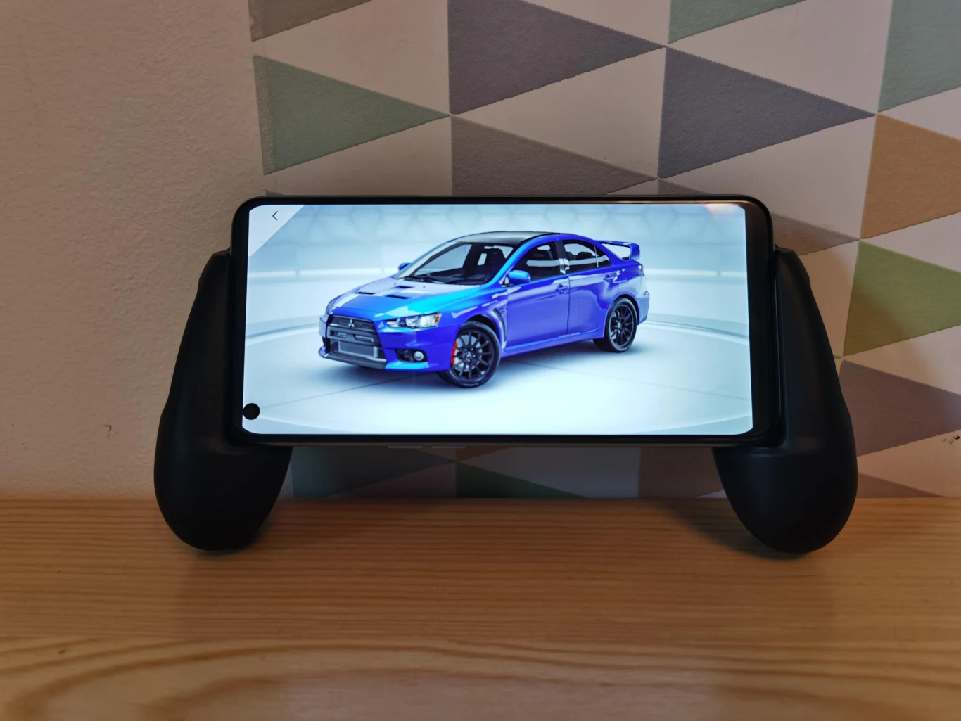 Podczas testów korzystaliśmy z trzech smartfonów marek LG, Huawei i realme, nie napotkaliśmy na jakiekolwiek problemy. Do testów wykorzystaliśmy m.in. gry: „Asphalt 9”, „Modern Combat 5”, a także emulatory konsol Nintendo i Game Boy Color. Gadżet HyperX będzie przydatnym dodatkiem, jeśli planujemy korzystać z usługi Xbox Game Pass na Androida – kolejne gry w streamingu mają oferować dotykowy interfejs. Podczas testów korzystaliśmy z trzech smartfonów marek LG, Huawei i realme, nie napotkaliśmy na jakiekolwiek problemy. Do testów wykorzystaliśmy m.in. gry: „Asphalt 9”, „Modern Combat 5”, a także emulatory konsol Nintendo i Game Boy Color. Gadżet HyperX będzie przydatnym dodatkiem, jeśli planujemy korzystać z usługi Xbox Game Pass na Androida – kolejne gry w streamingu mają oferować dotykowy interfejs.