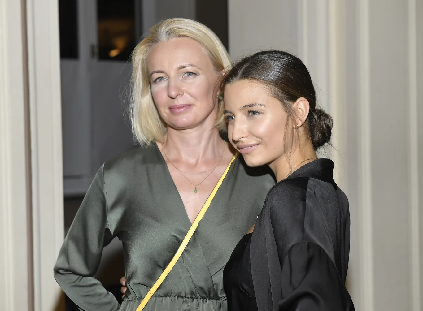 Julia Wieniawa z mamą na premierze spektaklu "Dom lalki" Julia Wieniawa z mamą na premierze spektaklu "Dom lalki"