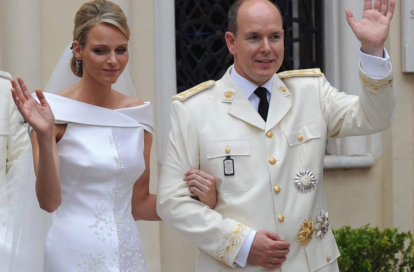 Księżna Charlene i książę Albert w dniu ślubu Księżna Charlene i książę Albert w dniu ślubu