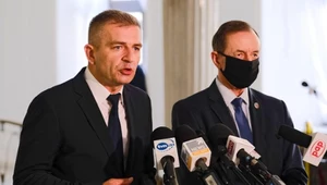 Marszałek Senatu Tomasz Grodzki i poseł Bartosz Arłukowicz podczas konferencji prasowej w Sejmie