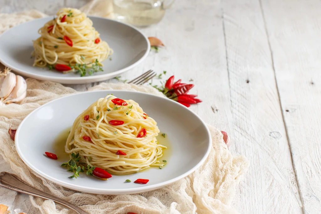 Proste w przygotowaniu spaghetti z papryczką chilli