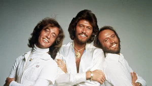 Od lewej: Robin Gibb, Barry Gibb i Maurice Gibb